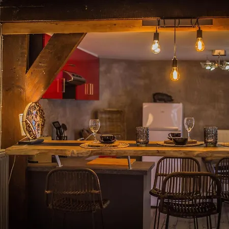 Au Cochon Perch In The Centre Of